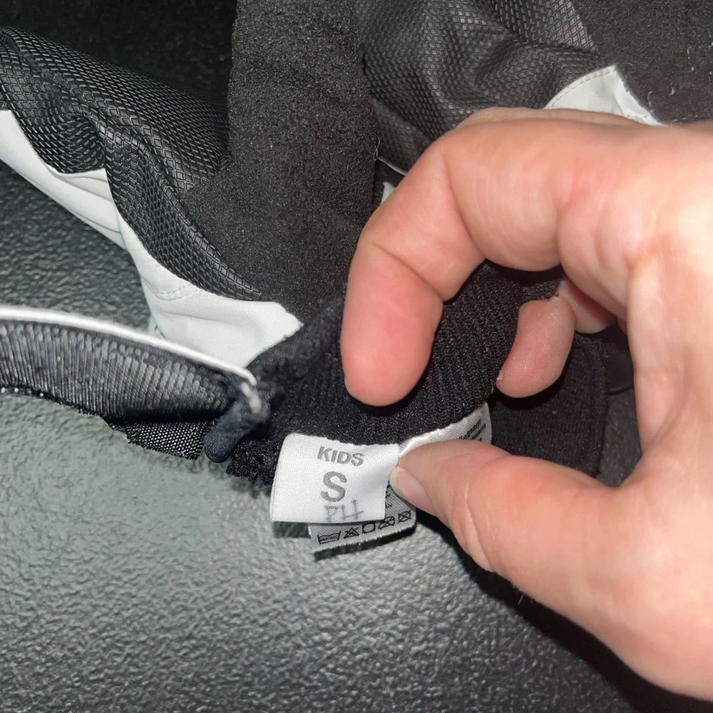Obermeyer black and white kid’s fleece-lined mittens